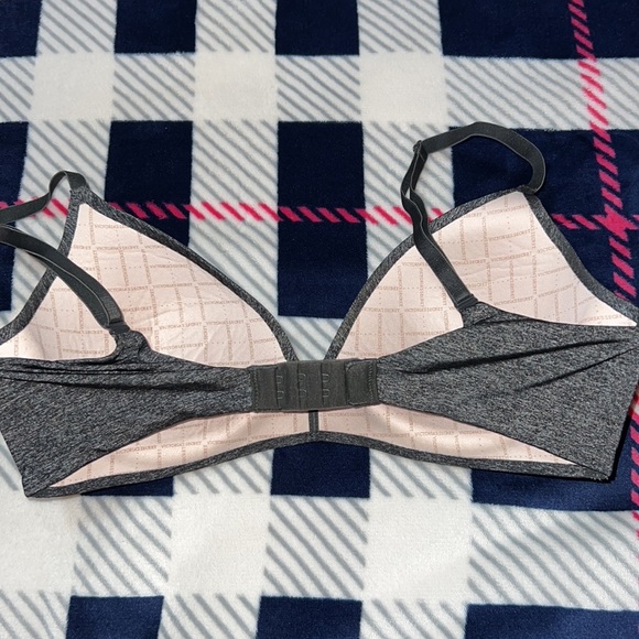 Victoria’s Secret wireless bra - Picture 2 of 6